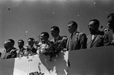 Miguel Alemán Valdés presidiendo una cermonia en Sonora