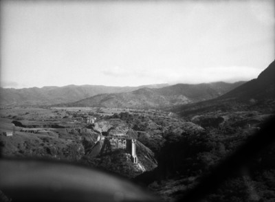 Constrtucción de un puente en la cuenca de Tepalcatepec