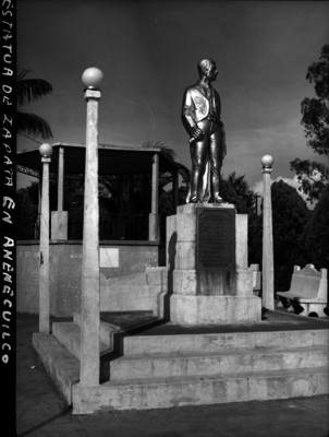 Estatua a Zapata en la plaza principal de Anenecuilco