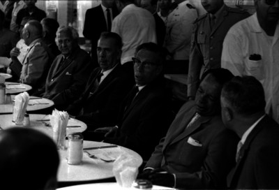 Gustavo Díaz Ordaz y funcionarios durante un banquete