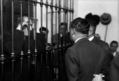 Antonio Fernández y abogados interrogando a Alberto Gallegos