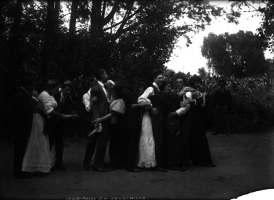 Hombres y mujeres en Xochimilco