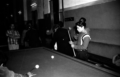 Cateo a civiles en un billar