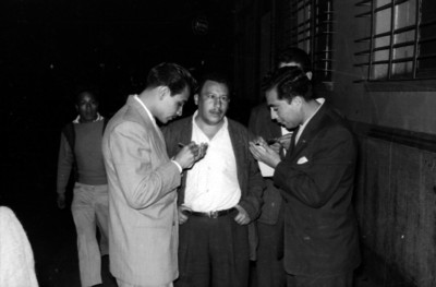 Judiciales tomando nota de una declaración