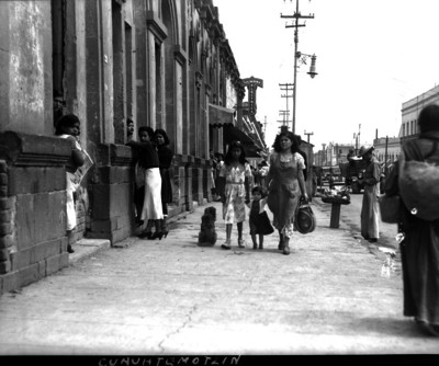 Prostitutas en la calle de Cuauhtemotzin