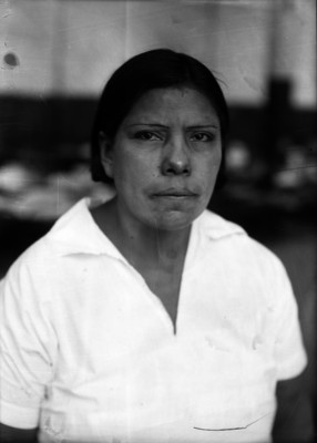 Mujer detenida, retrato