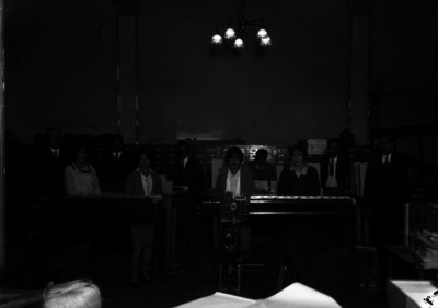 Empleadas y empleados en un taller