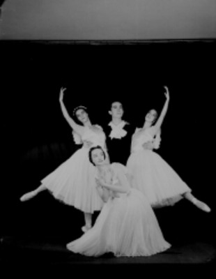 Felipe Segura, Laura Apilleta, Carolina del Valle y Meche Pascual, bailarines