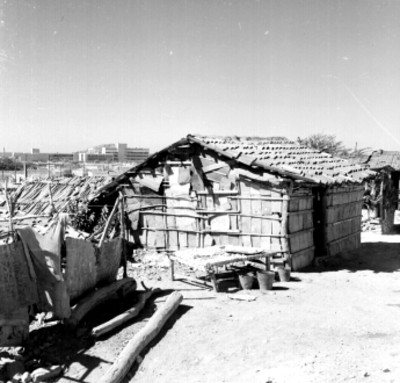 Jacales en un barrio de la ciudad