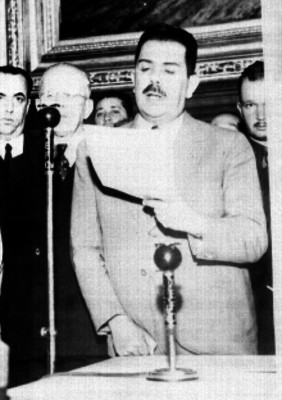 Lázaro Cárdenas con miembros del gabinete, da un discurso en Palacio Nacional