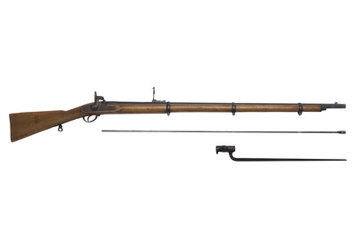 Fusil con llave de percusión y cañón de ánima rayada, con baqueta y bayoneta